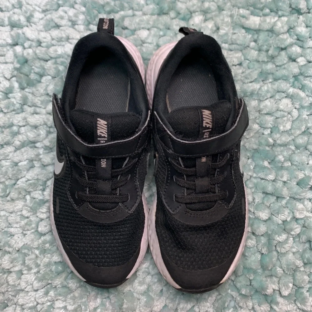 Nike Revolution Black & White Athletic Training Running Sneakers Girls Boys Run - Picture 6 of 16